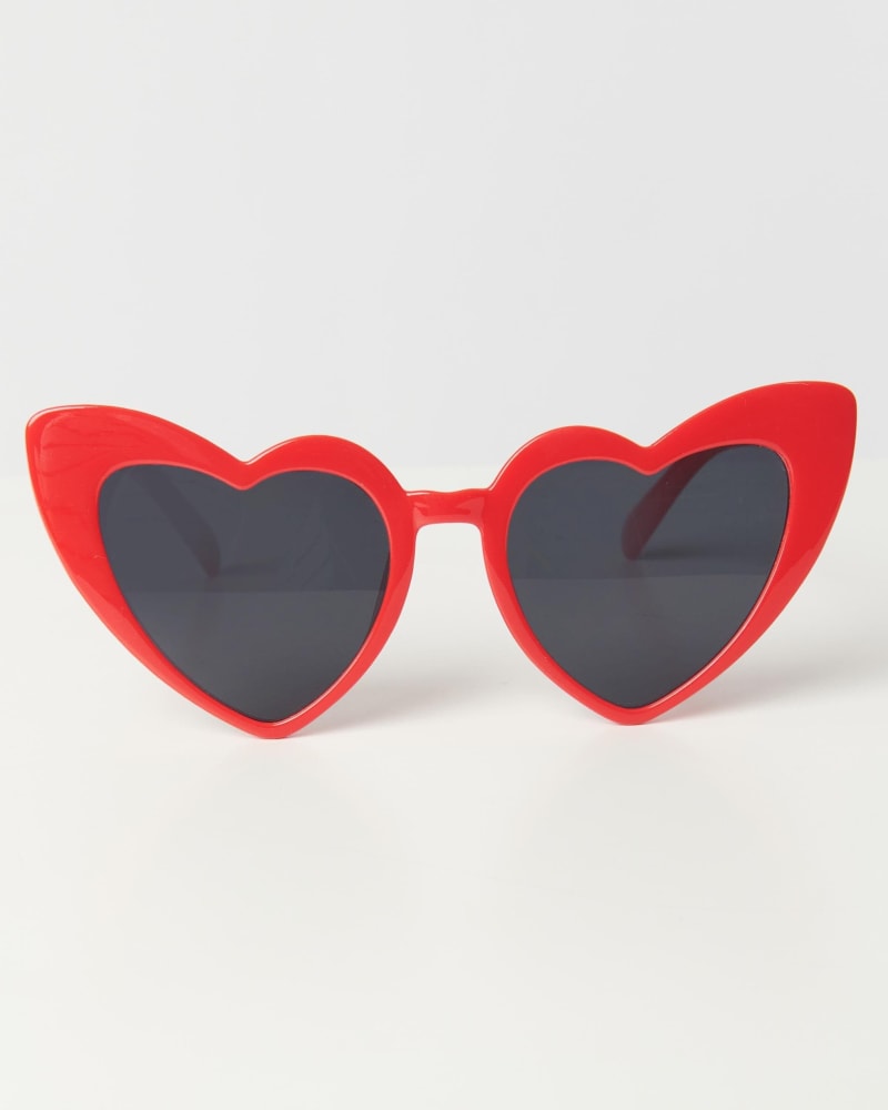 Front of a size one-size-fits-all Unique Vintage Red Heart Sunglasses in Red by Unique Vintage. | dia_product_style_image_id:324838